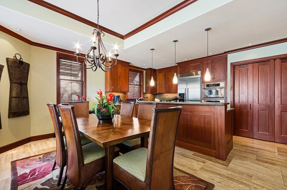 Hawaiian Unit Nearby Beaches, Restaurants, & Shopping - Vrkcv