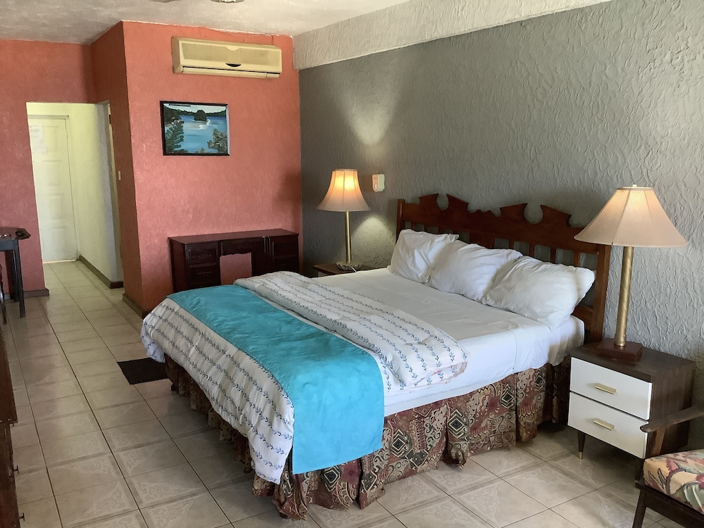 CariBlue Beach Hotel
