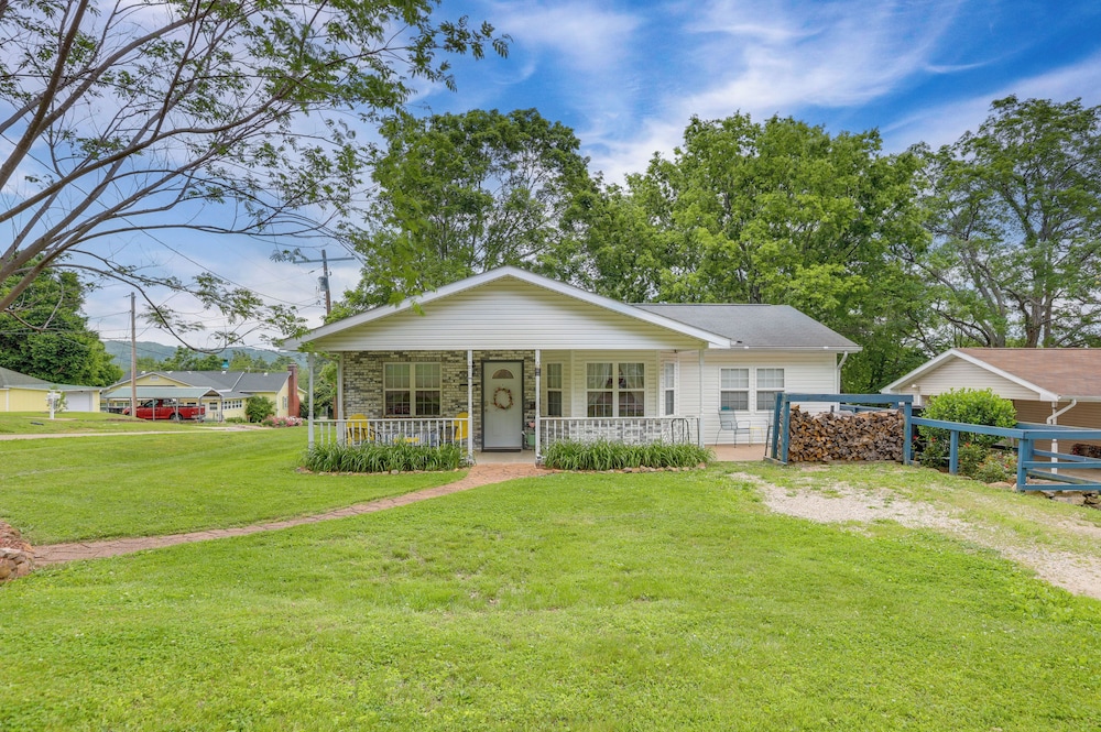 Walk to Dtwn: Ironton Home in Historic District