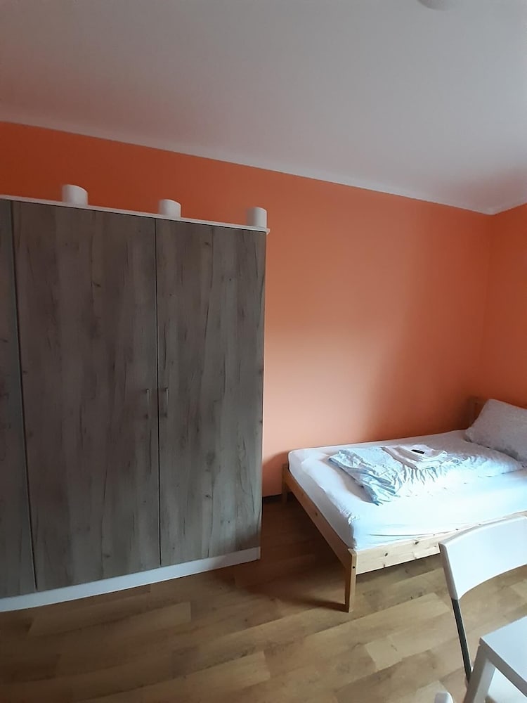 2-Rent Group Hostel Rooms&Apartments TUB19A