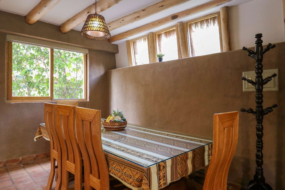 w Prestigious 3BR House in Villa Sagrado