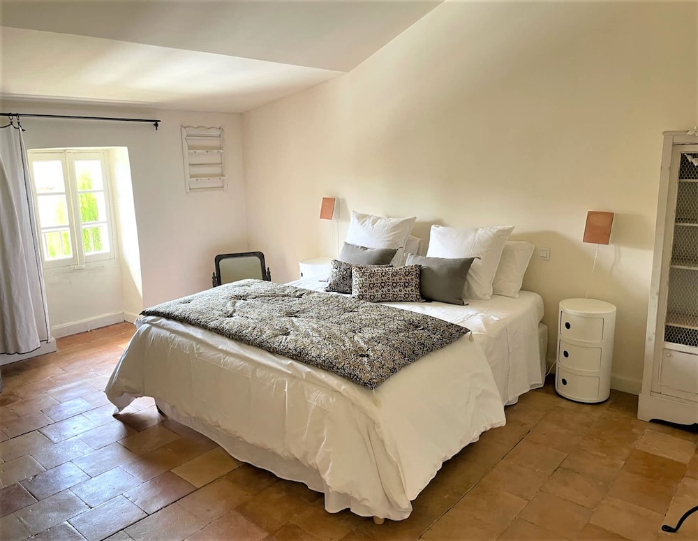 Villa Maillane 18th Century Residence Completely Renovated