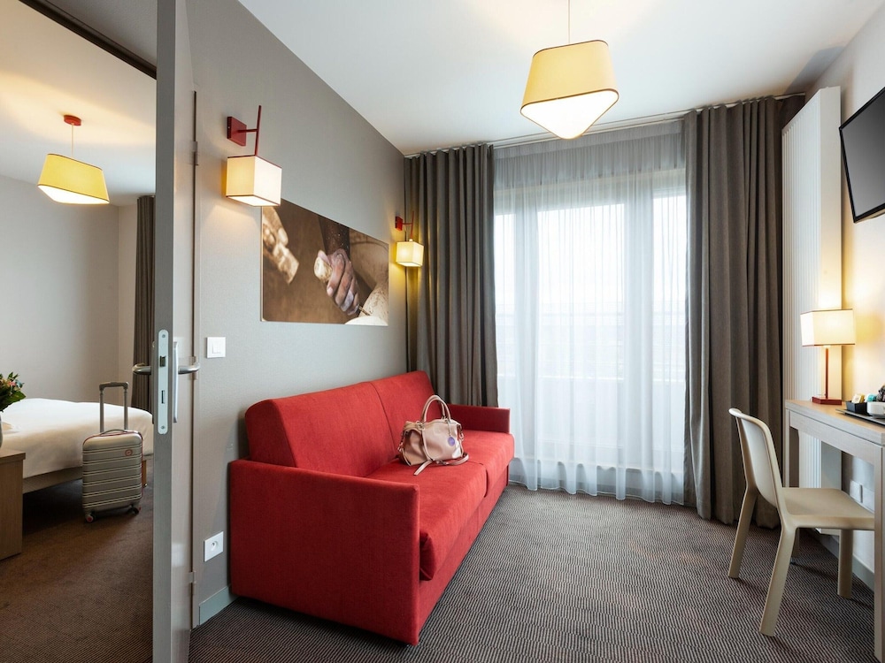 Comfort Triple Room Near Geneva