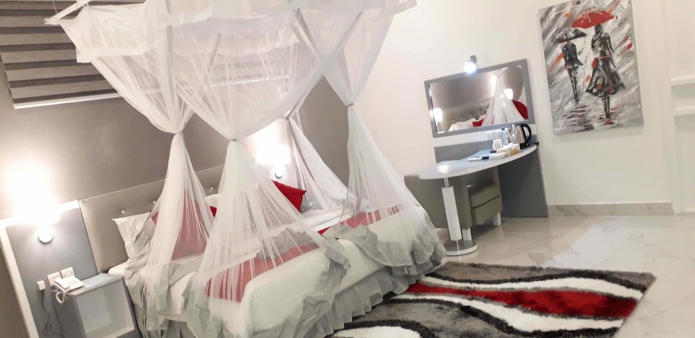 Best Western Jangwani Sea Breeze Hotel