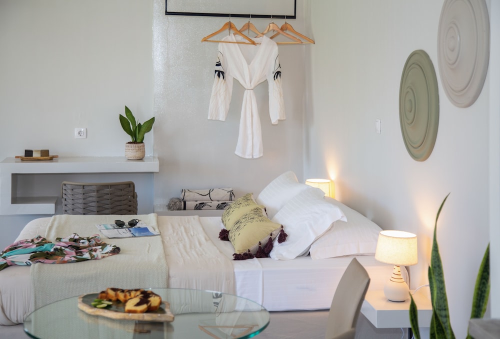 Malibu Studios & Apartments