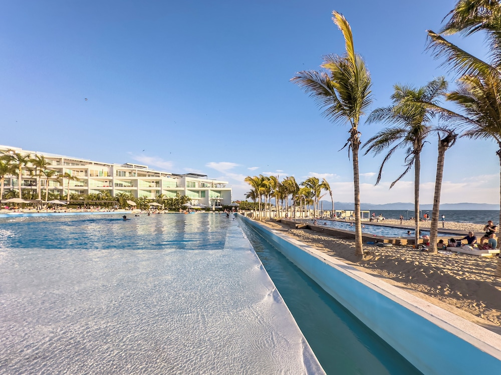 ARIA Residence Beachfront luxury