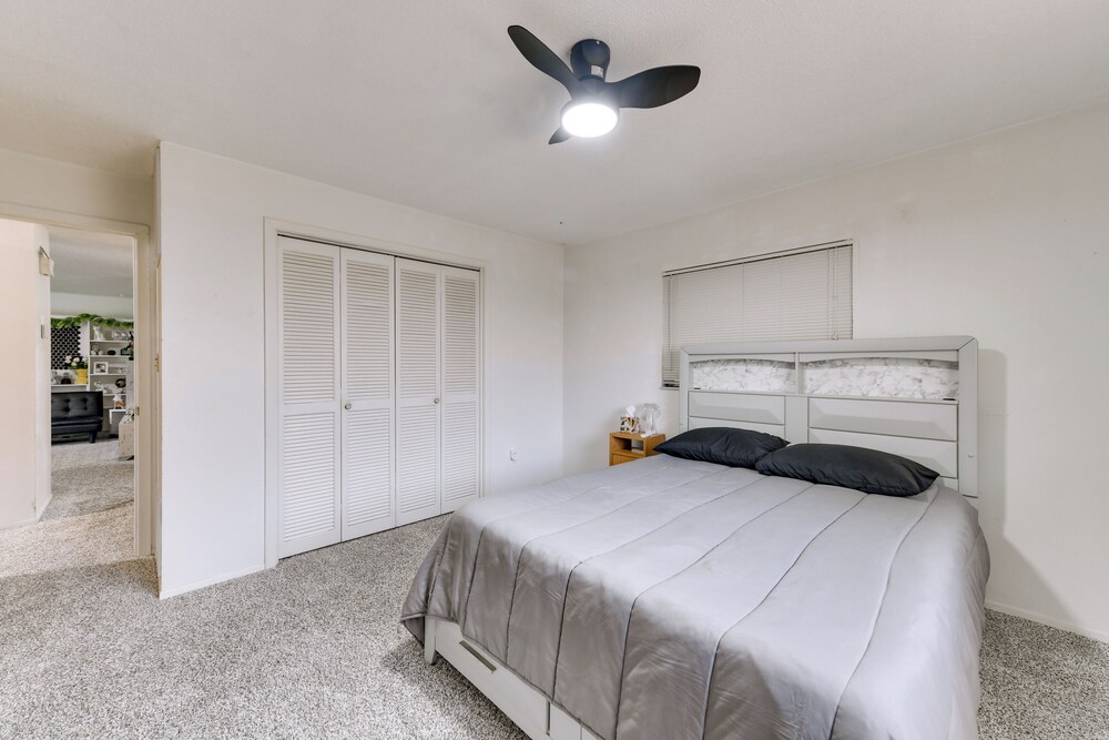 7 Mi to Siesta Beach: Home w/ Furnished Patio!