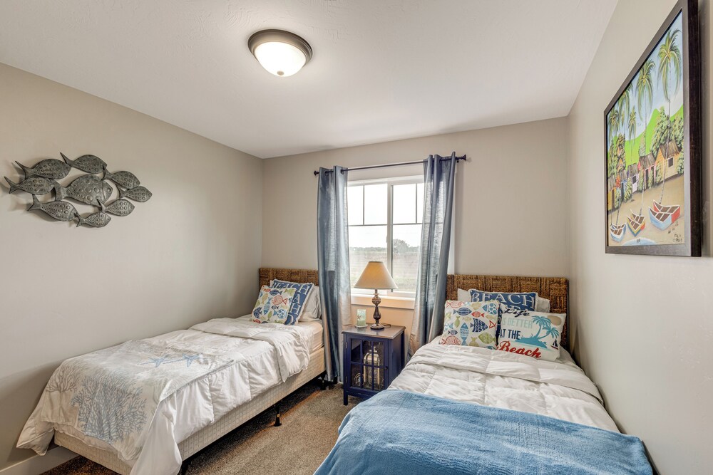 4 Mi to Snake River: Family Home w/ Yard in Rigby