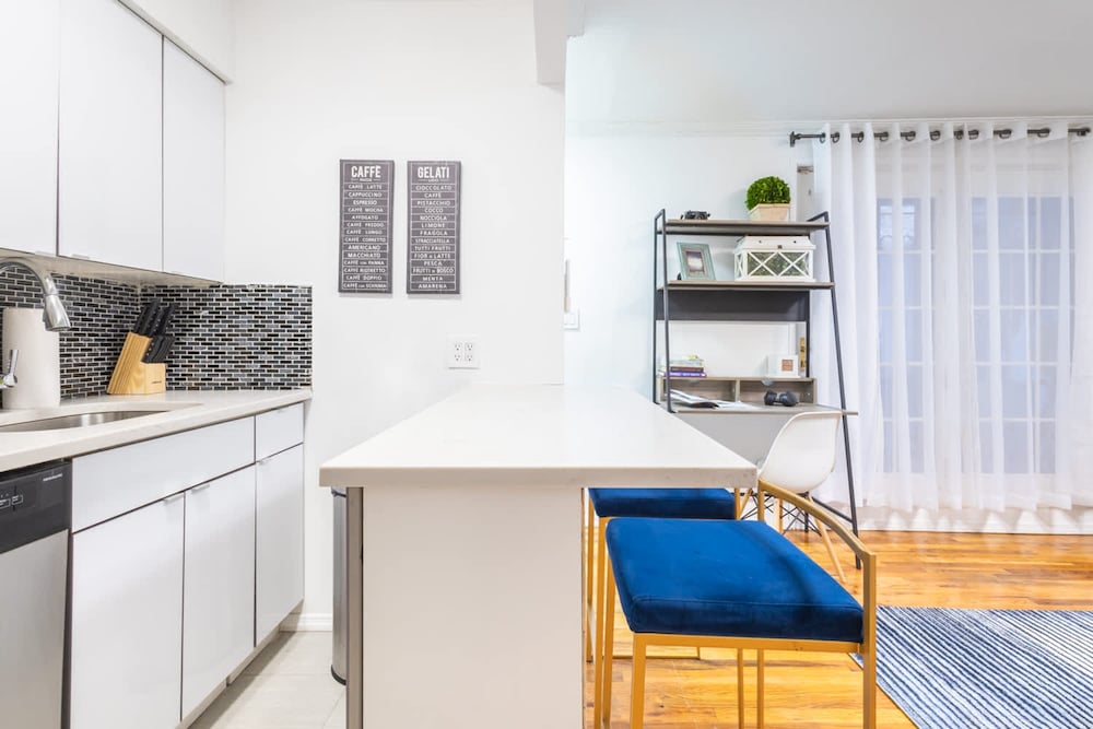 26-1c Gramercy Large 1BR WD