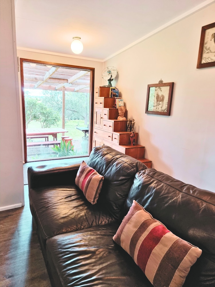 Rustic Country Lane Farmhouse in Lysterfield