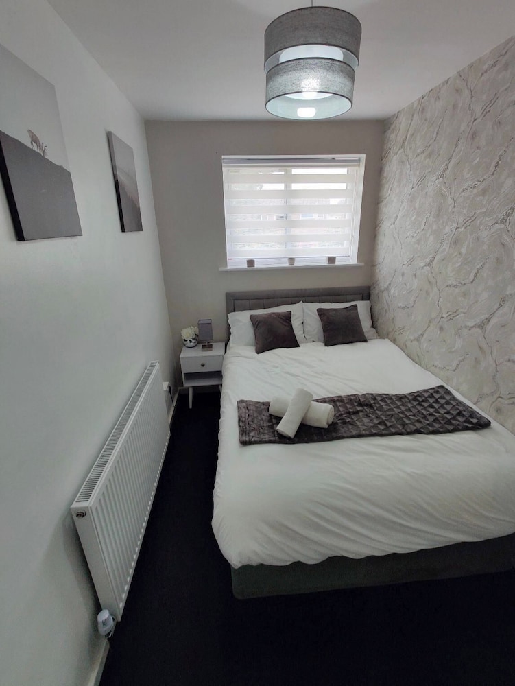 The Croft House Near Birmingham Airport and Nec
