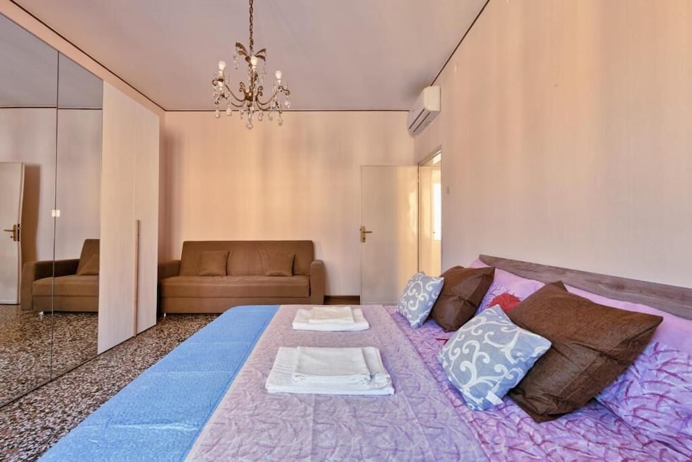 Venice Magic Night Apartment view 4