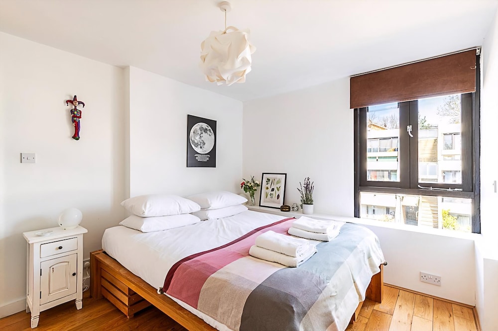 Bright Flat For 2 in Dartmouth Park