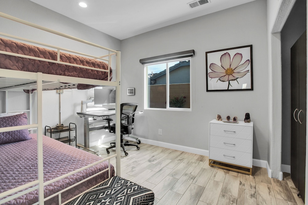 Near Downtown: Palm Springs Home w/ Mountain Views