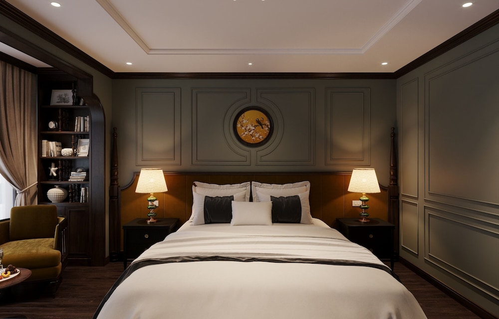 Aime'e Luxury Cruise