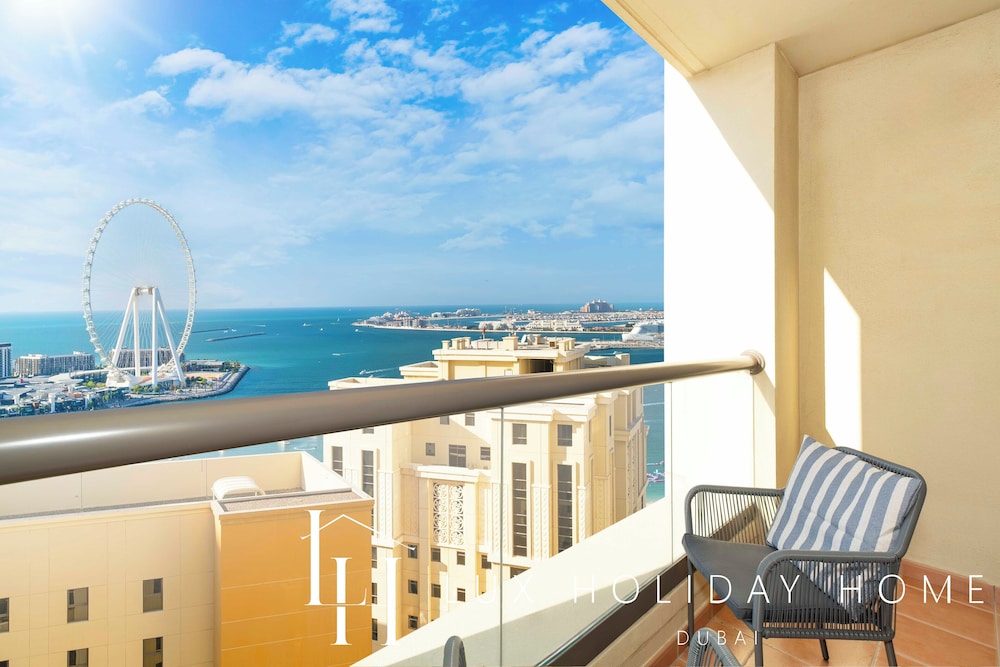 LUX The Dubai Eye Sea View Suite