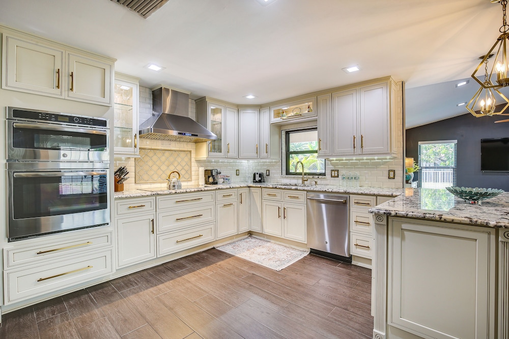 Near Golf & Beaches: Coral Springs Home w/ Yard!