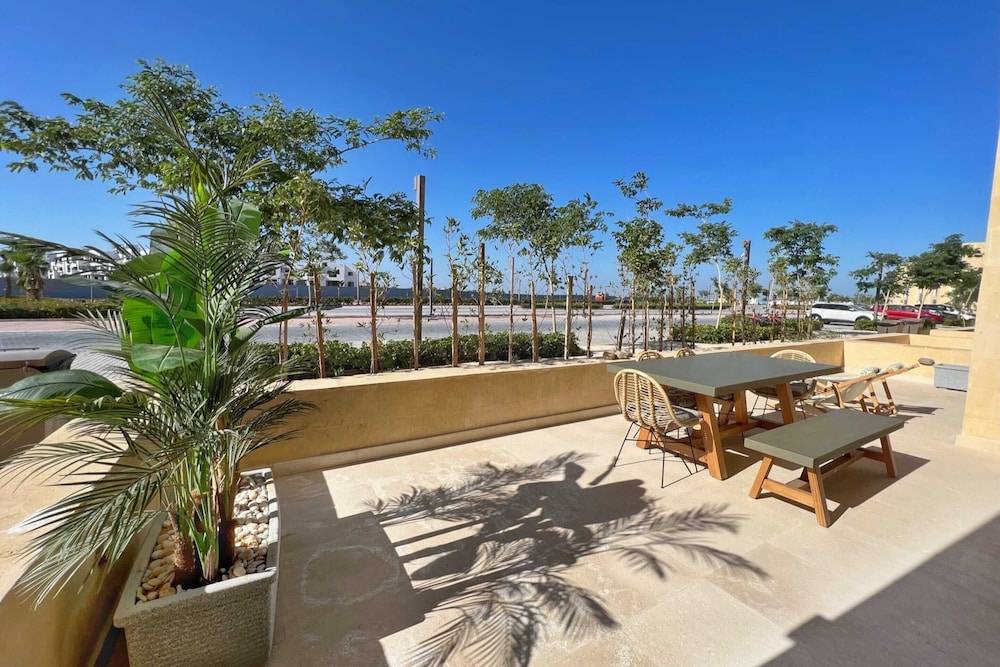 Xuru Stays I Sparky & Summery 2 BDR @ Mangroovy Free Beach & Pool Access