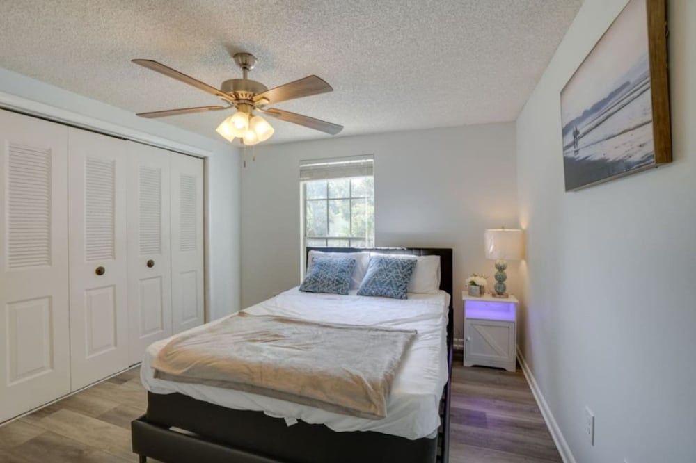 Pool Spacious Central Home 7mile to Beach