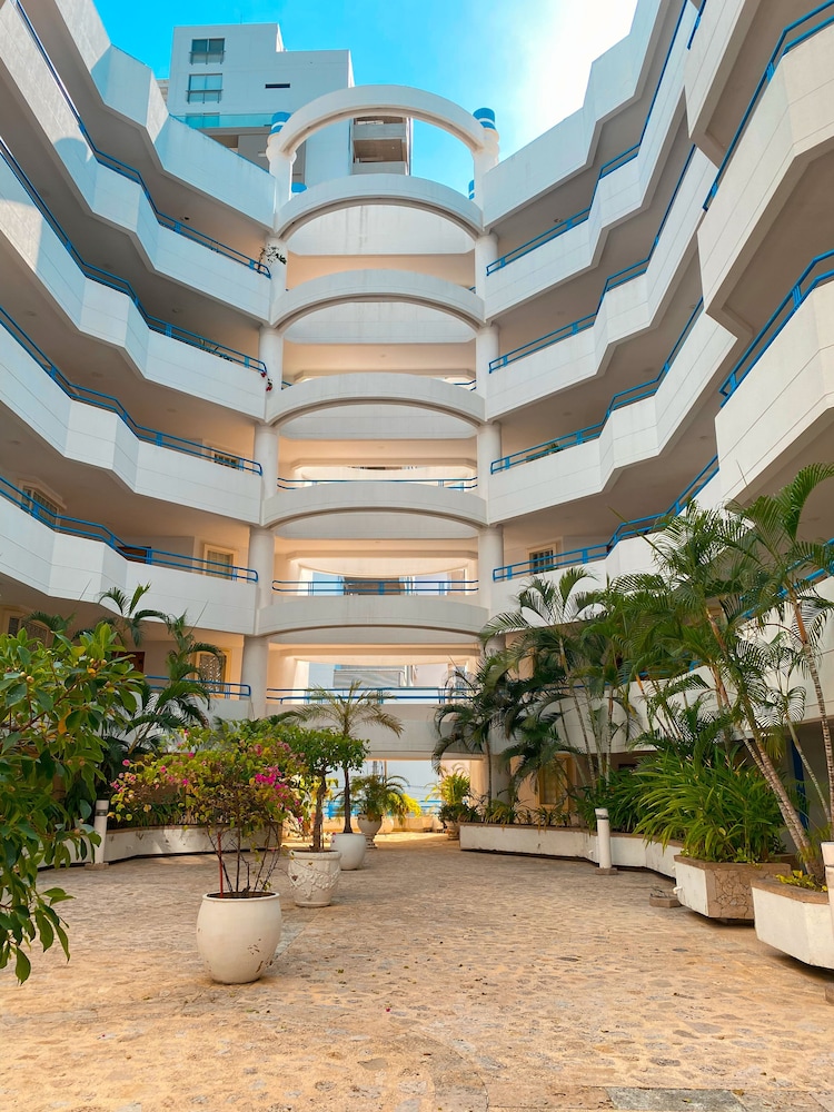 Quiet Apartment one Block From the Beach