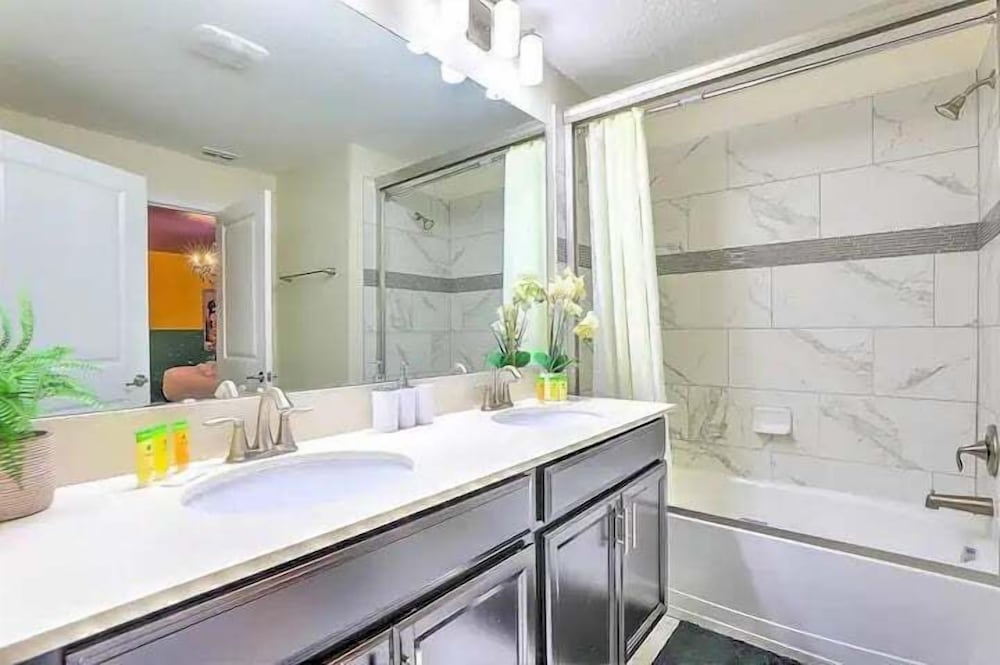 Let's Glo Now Adventure Cove Villa 4 Bedroom Townhouse