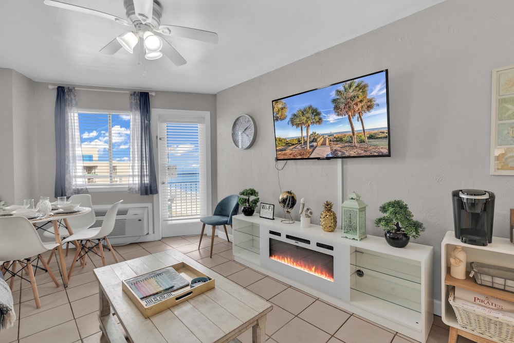 Beachfront Haven 1BR Condo with Balcony