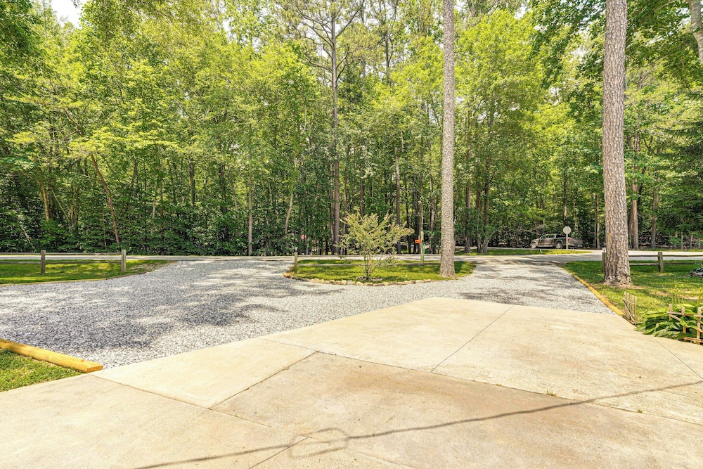 1/2 Mi to Lake Nottely: Blairsville Home w/ Patio!