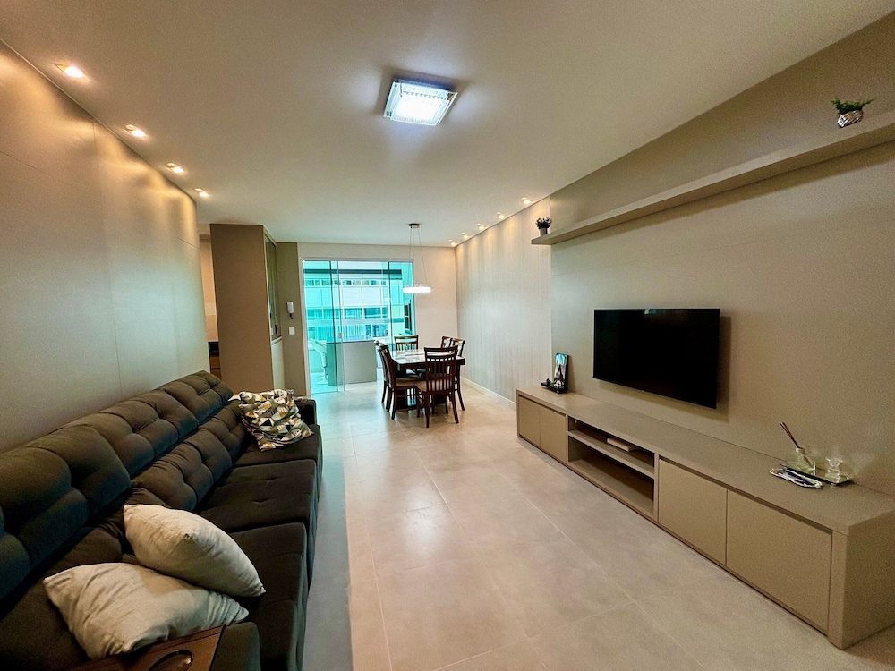 Apt w/ Gourmet Balcony 450m From Beach Reb0802