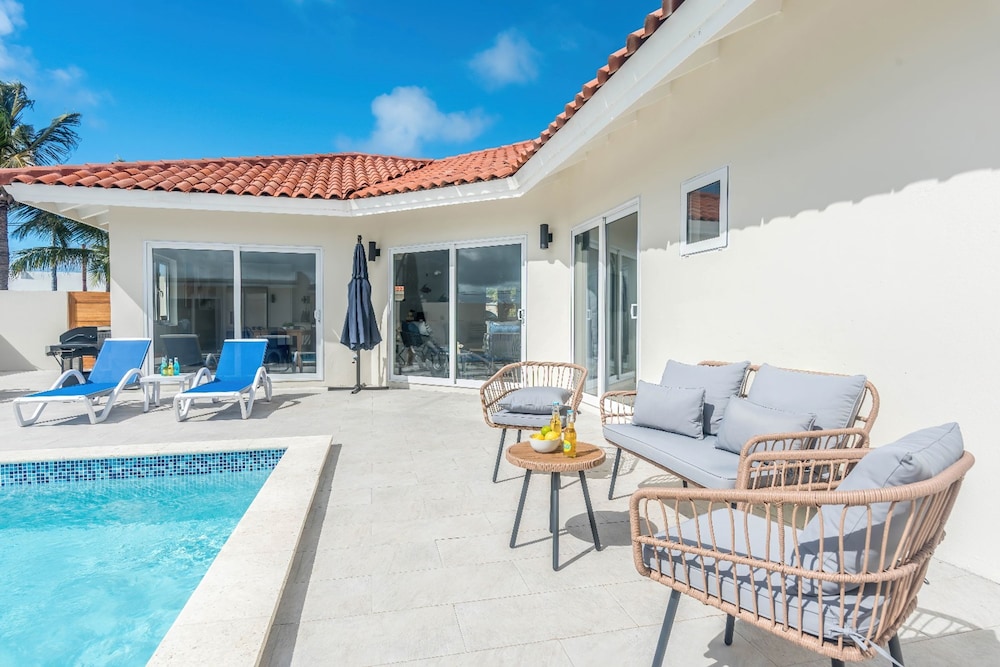 Breathtaking Prvt 4BR Pool Villa 5 Min to Beach