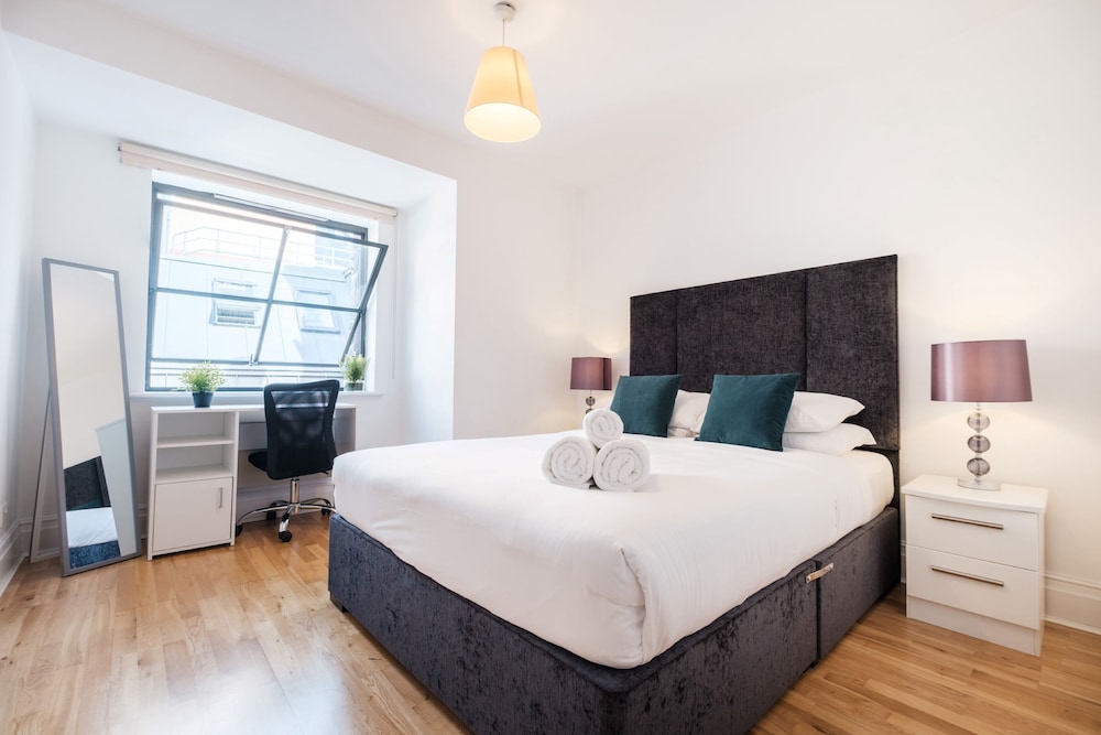 Holborn Penthouse Apartment with Terrace