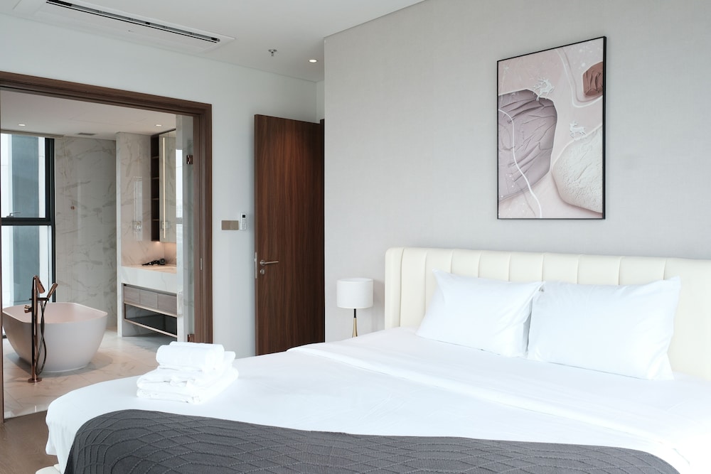 Metropole The Crest Thu Thiem Apartment
