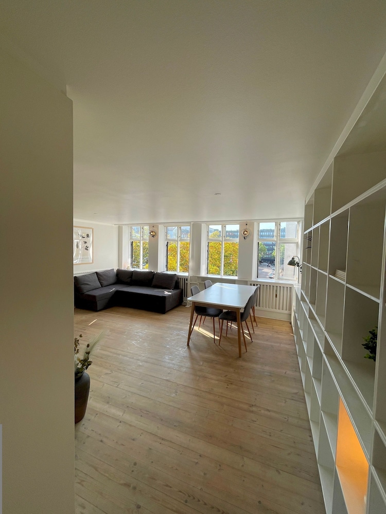 Elegant Apartment In Central