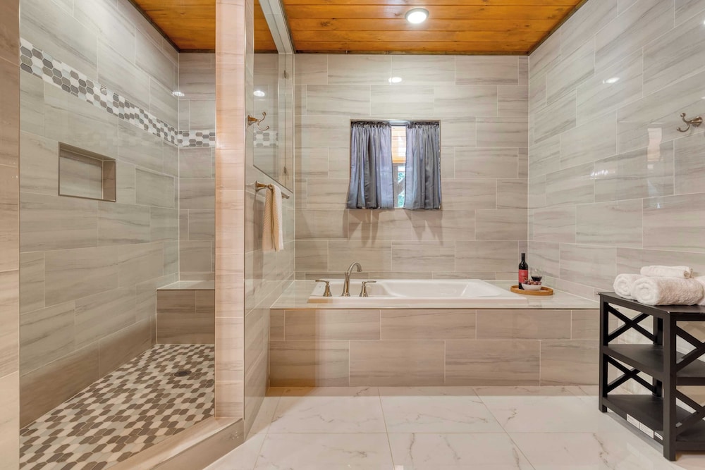 Indoor Pool, Theater, Hot Tub & Mountain Views Near Dollywood Crimson Crest by Avantstay
