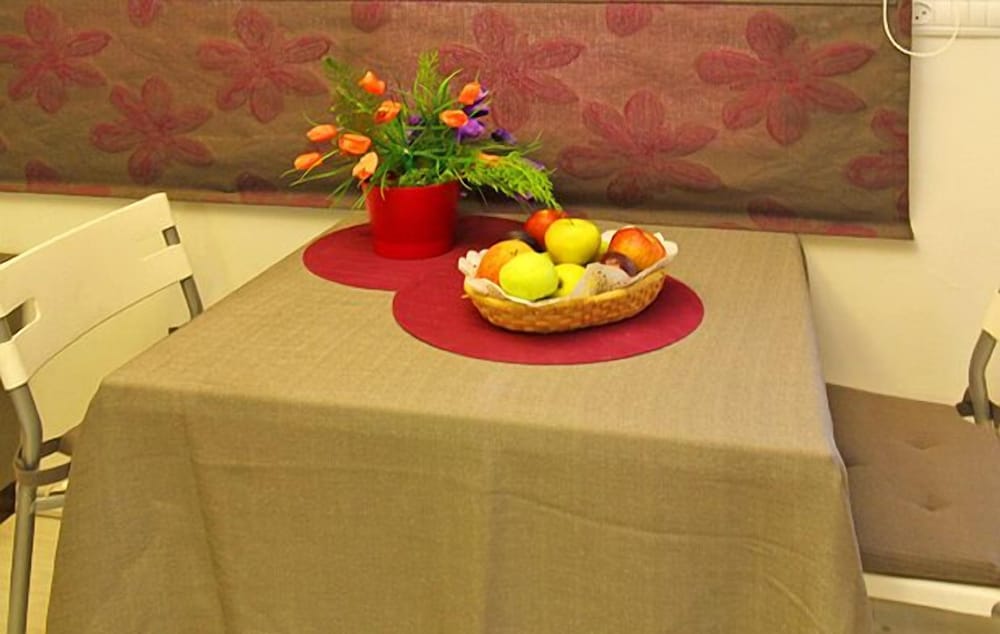 Nuriel Fruit & Guest House