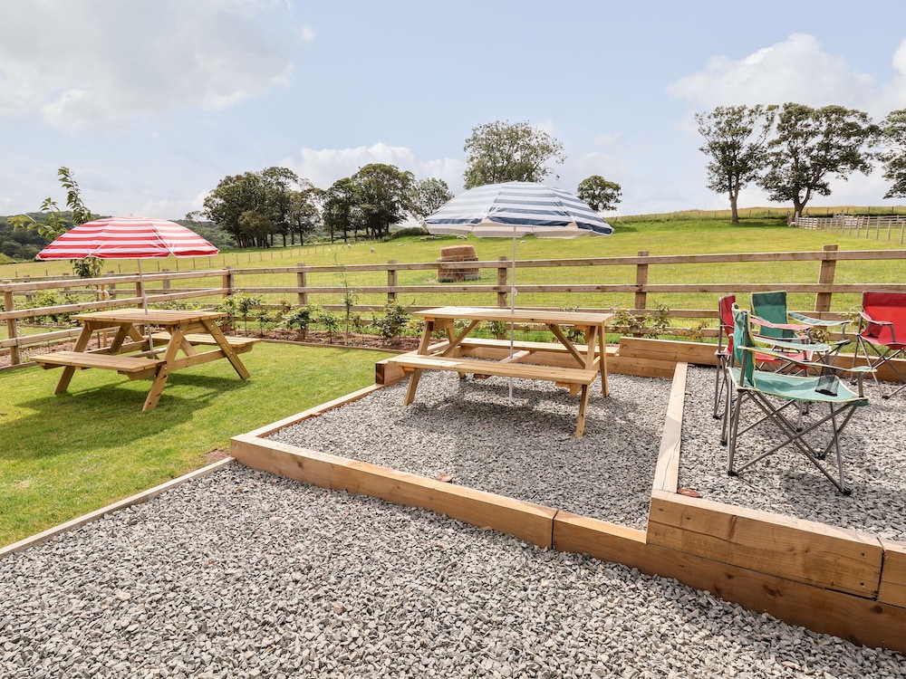 Lucky Clucky Lodge