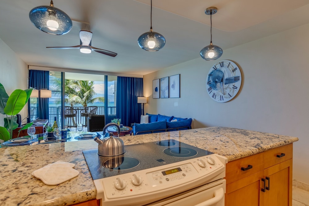 Kahana Reef 216 by RedAwning