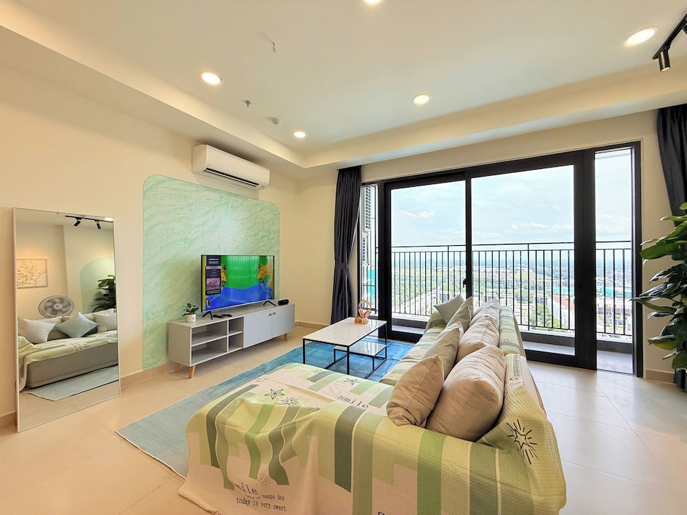 Homie's The Glory Apartment