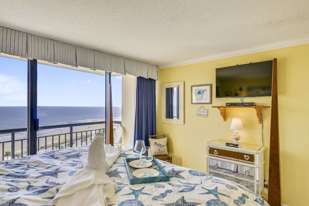 Luis' Lair by Ryson Vacation Rentals view 3