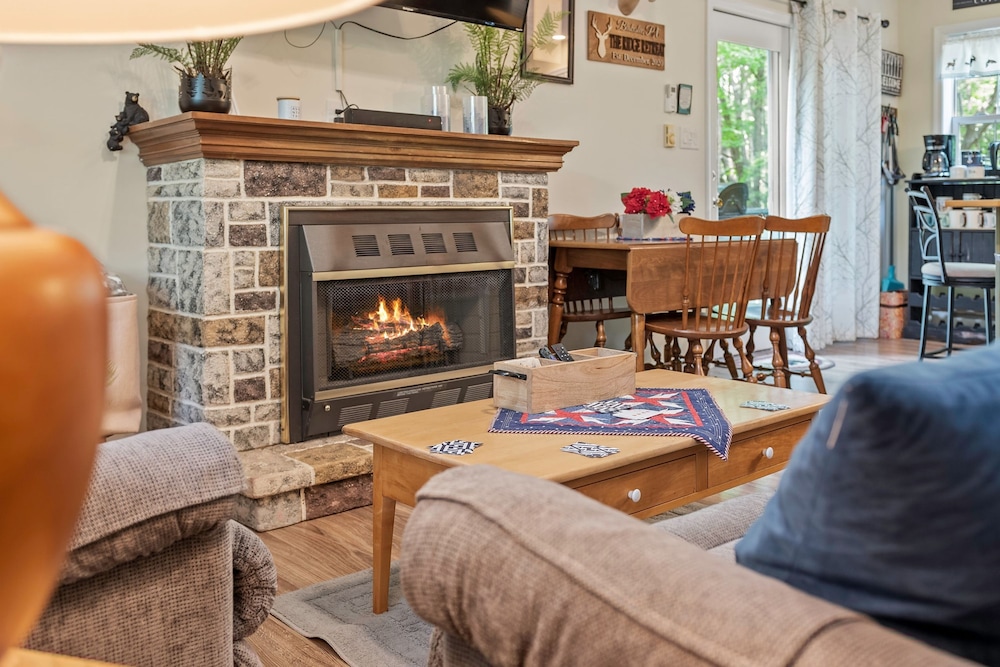 Ridge Retreat by Avantstay Game Room Covered Porch Fire Pit
