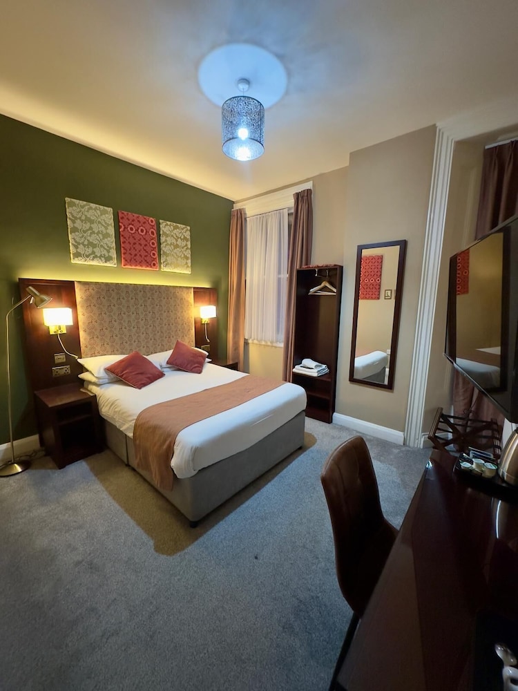 Acacia Hotel