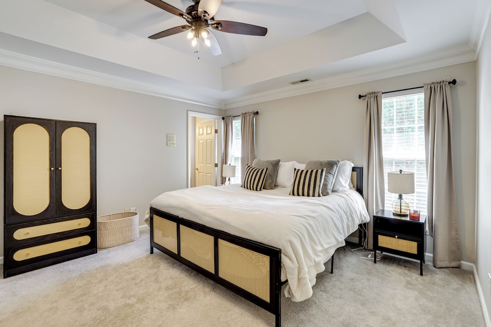 Playroom & Home Office: Family Retreat in Mauldin!