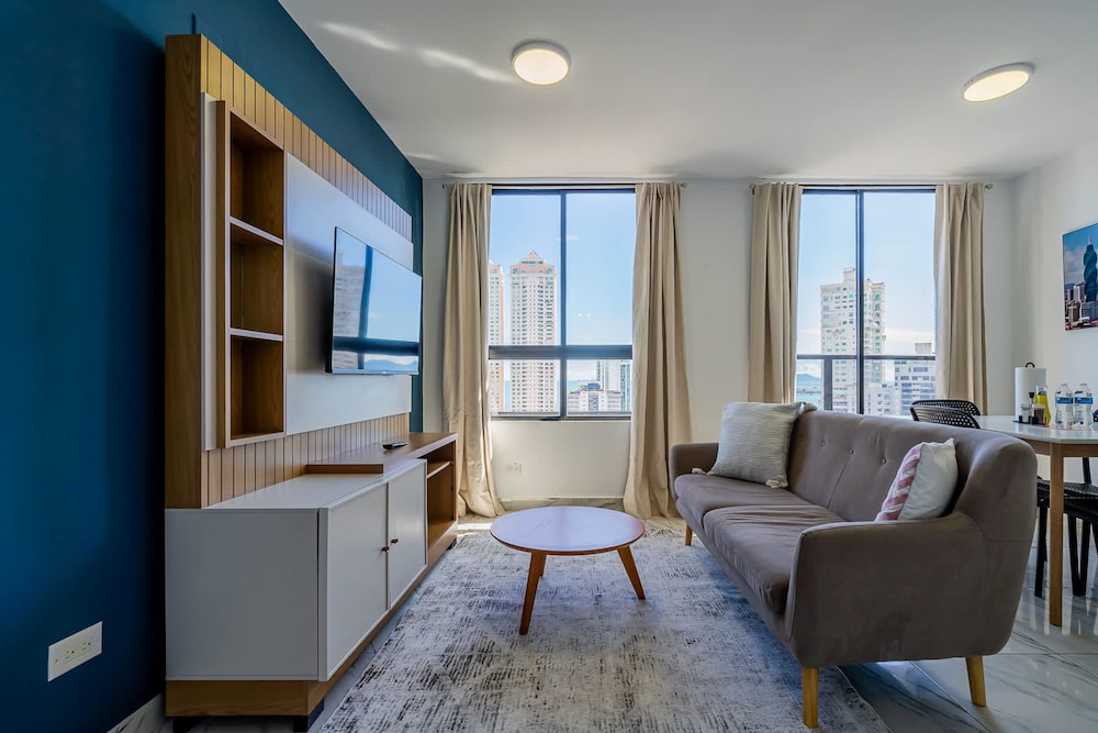 w Comfy 1BR w Great View in Calle 50