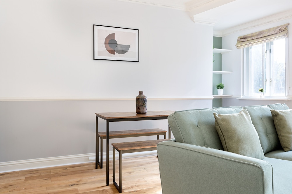Comfortable 2 Bed Apartment by Tower Bridge