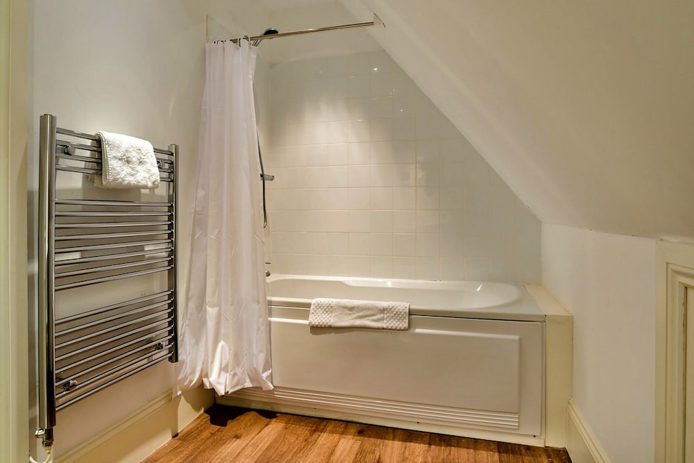 Self-catering Retreat With Pool, hot tub