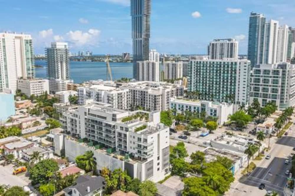 Modern 1BR Apt In Edgewater Free Parking