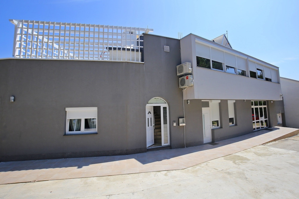 Deluxe Mkc Apartments