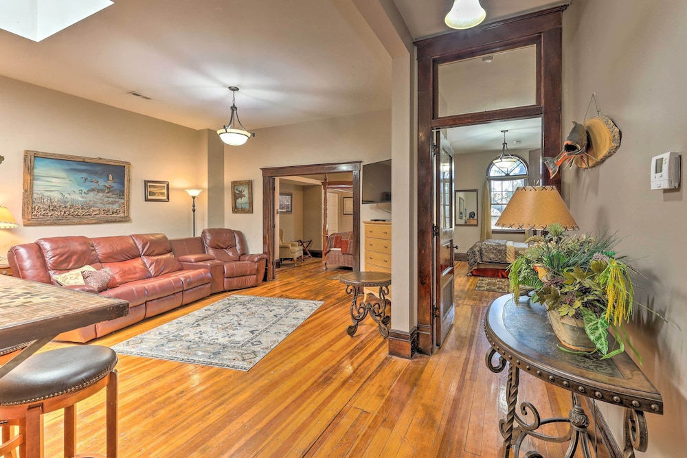 Apartment in the Heart of Yankton - Pets Welcome! view 4