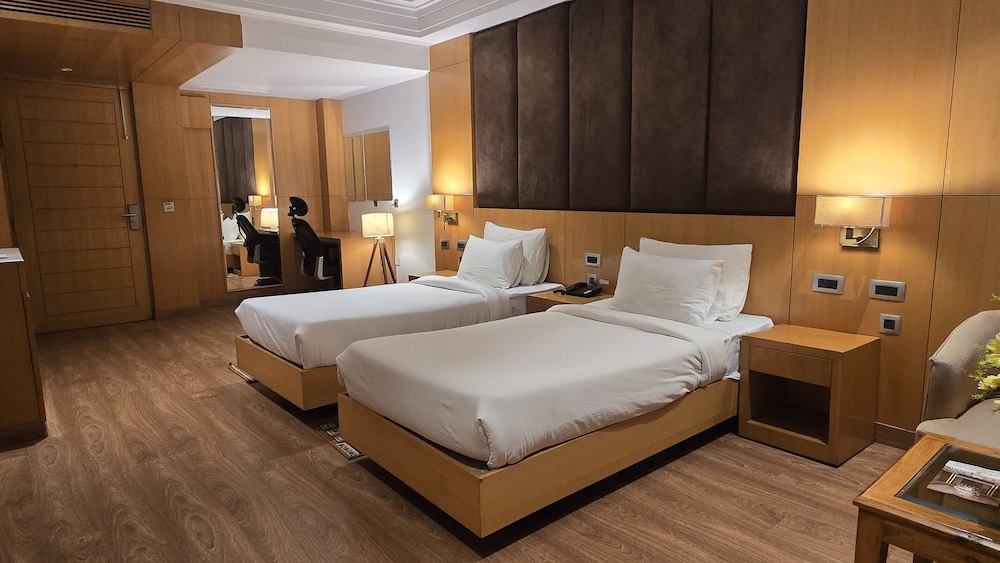 HOTEL SHEMRON