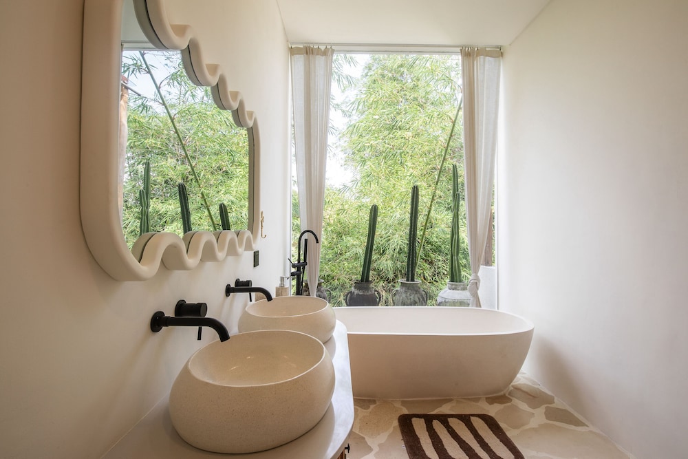 Trendy Boho 3BR Cozy Living 5min to La Brisa