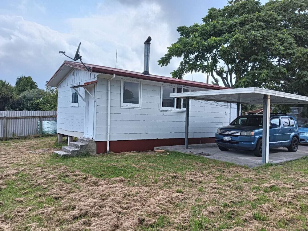 1 Bedroom Garden Chalet at 638B Te Ngae